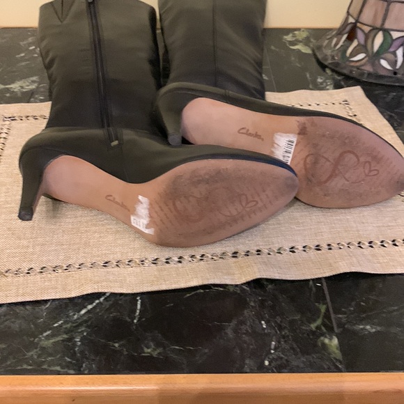 Clark's boots - Picture 4 of 7